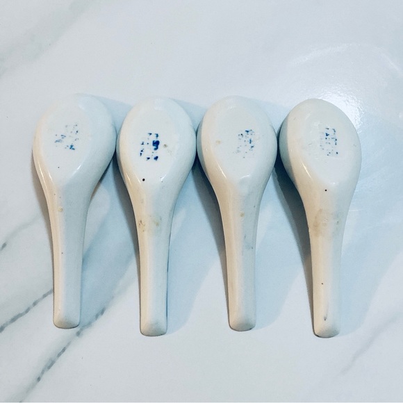 Vintage Chinese Koi Fish Soup Spoons - Blue & White Hand Painted Fish- Set of 4 - Picture 3 of 3